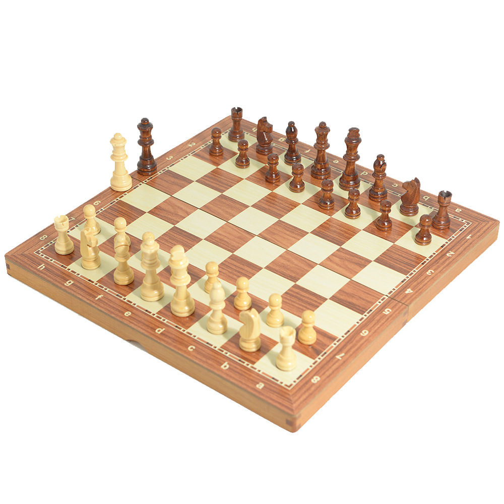 Magnetic Wooden Folding Chess  - مراجعة Board Game Yearbook وسعره