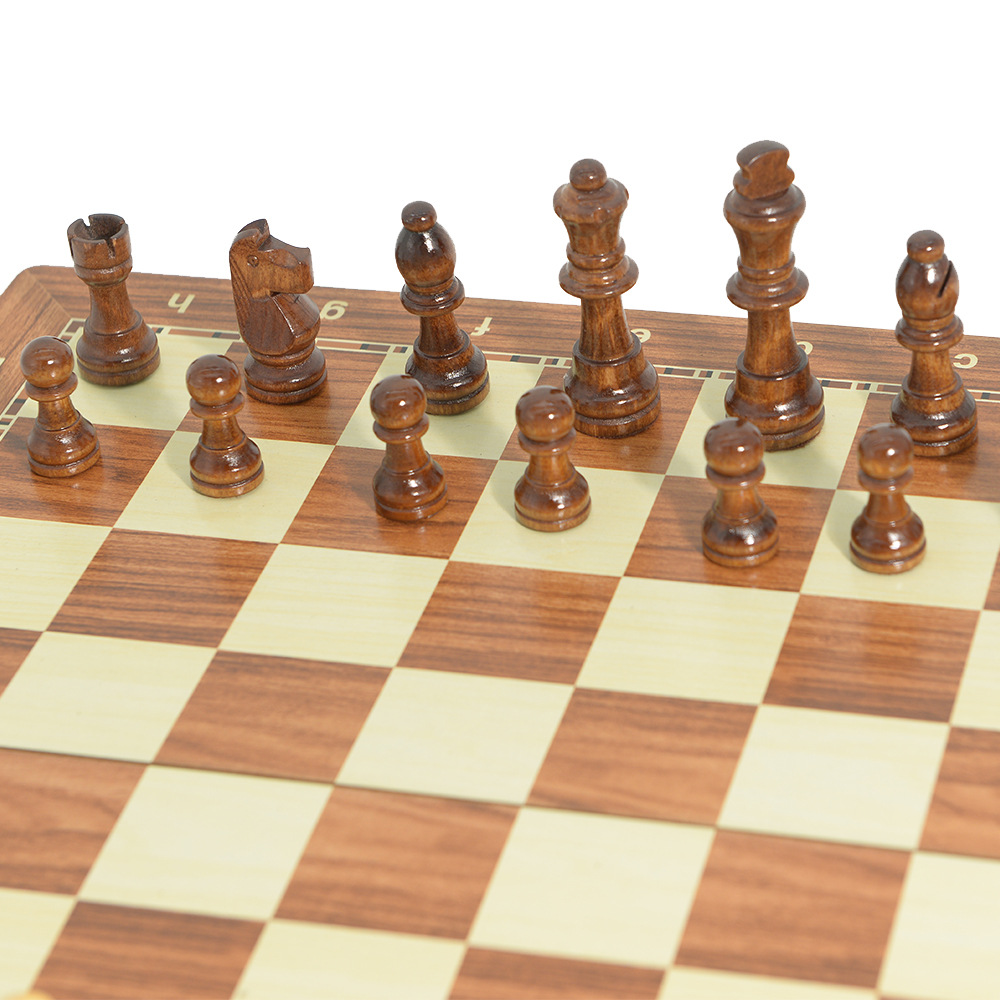 Magnetic Wooden Folding Chess  - مراجعة Board Game Yearbook وسعره