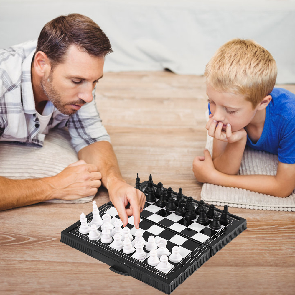 Mini Chess Board Interesting C - مراجعة Board Game Yearbook وسعره