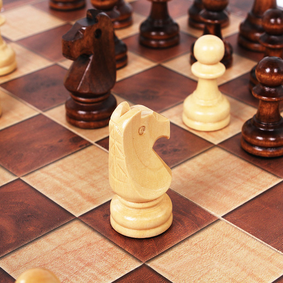 3 in 1 Wooden Chess Backgammon - مراجعة Board Game Yearbook وسعره