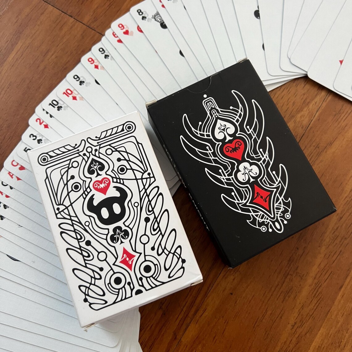 Hollow Knight Standard Poker C - مراجعة Board Game History وسعره