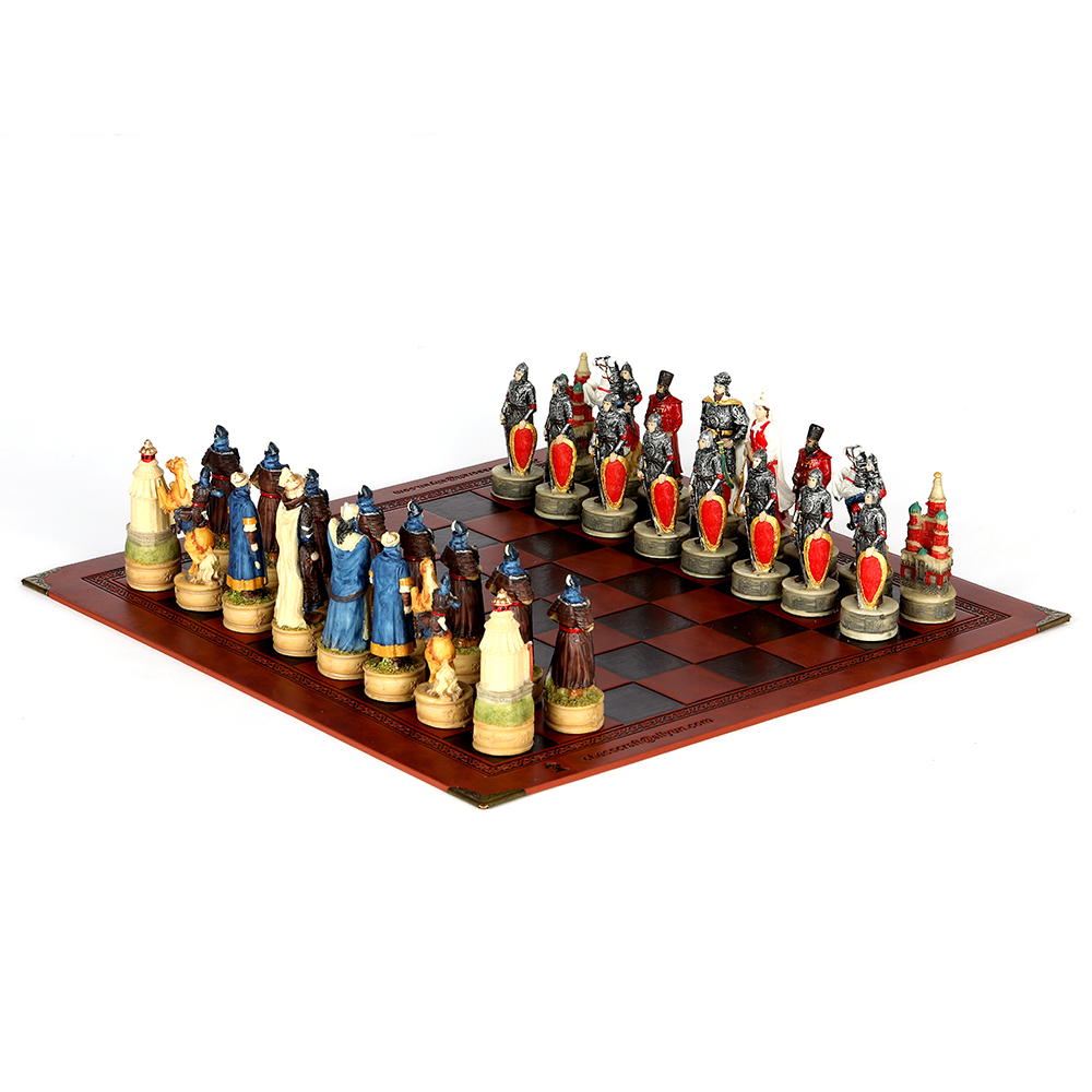 War-themed Chess Set Genghis K - مراجعة Board Game Yearbook وسعره